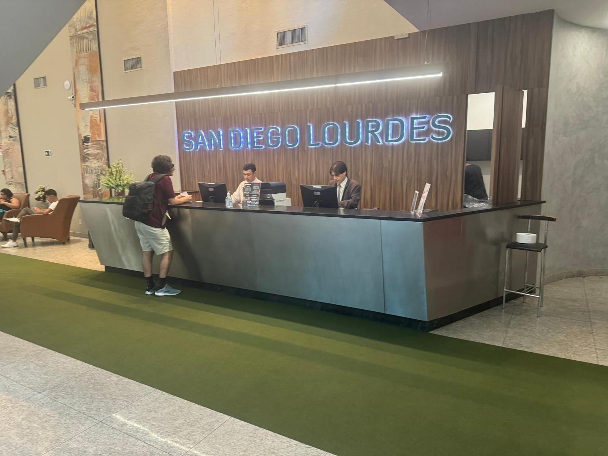 Apart-Hotel De Luxo Em Lourdes 贝洛哈里桑塔 外观 照片